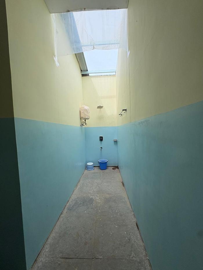 Skylit shower area at the Bhavankhori Gate stay.
