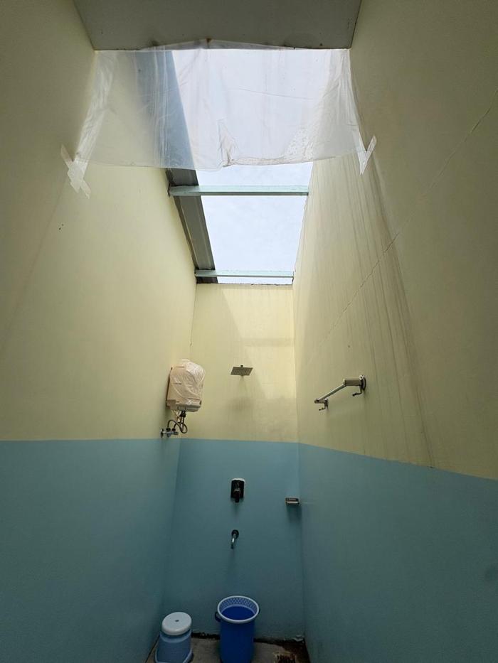 Shower fittings and water heater at the Bhavankhori Gate stay.
